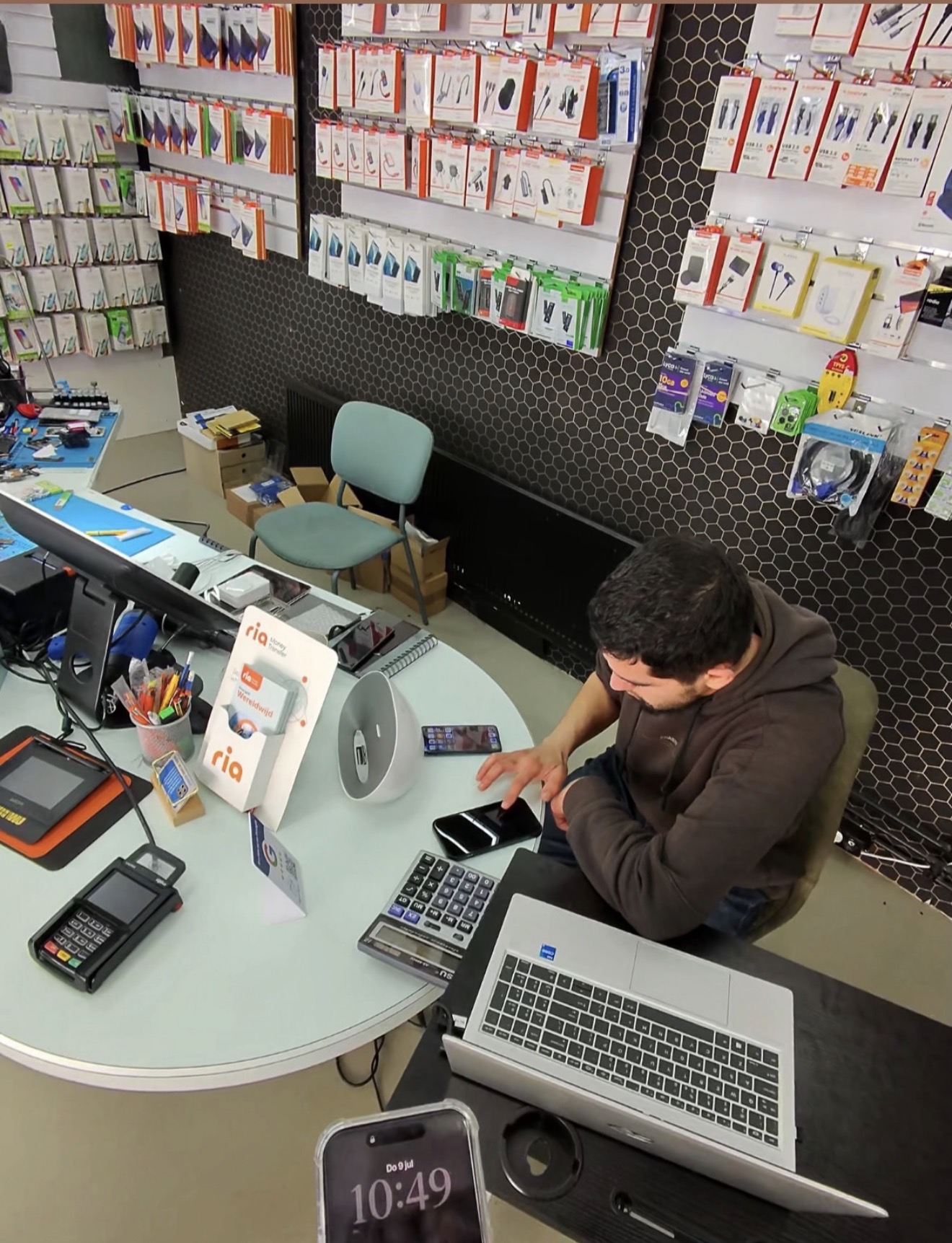 Aluno aplicando o Método 5 Estrelas em um negócio local 1